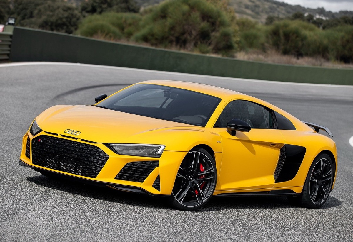 Audi R8 в естественной среде обитания.