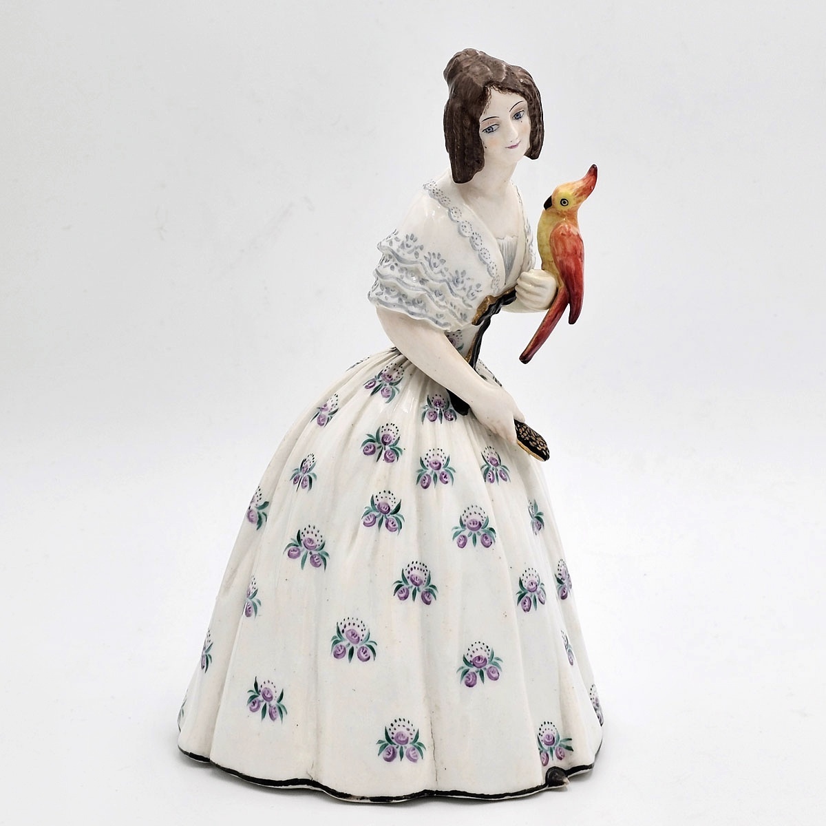 Скульптура "Дама с попугаем" Н. Данько