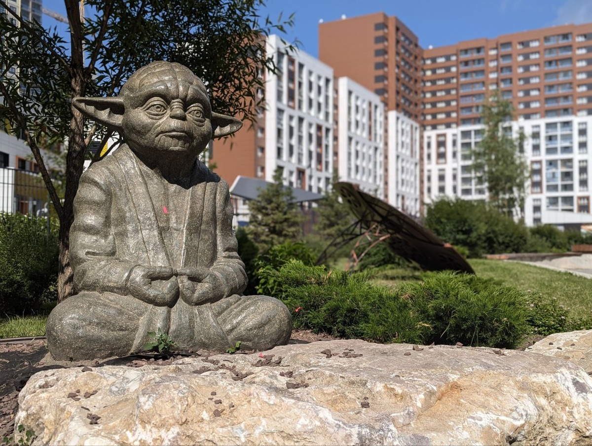 Тенью жадности привязанность является. Должен научиться отказываться ты от того, что боишься потерять. Из головы страх выкинь, и потеря не причинит вреда тебе.