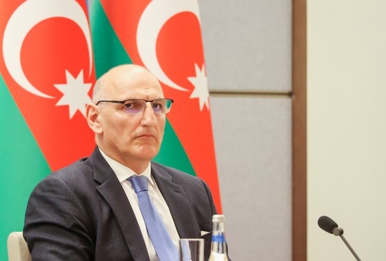    Эльчин Амирбеков