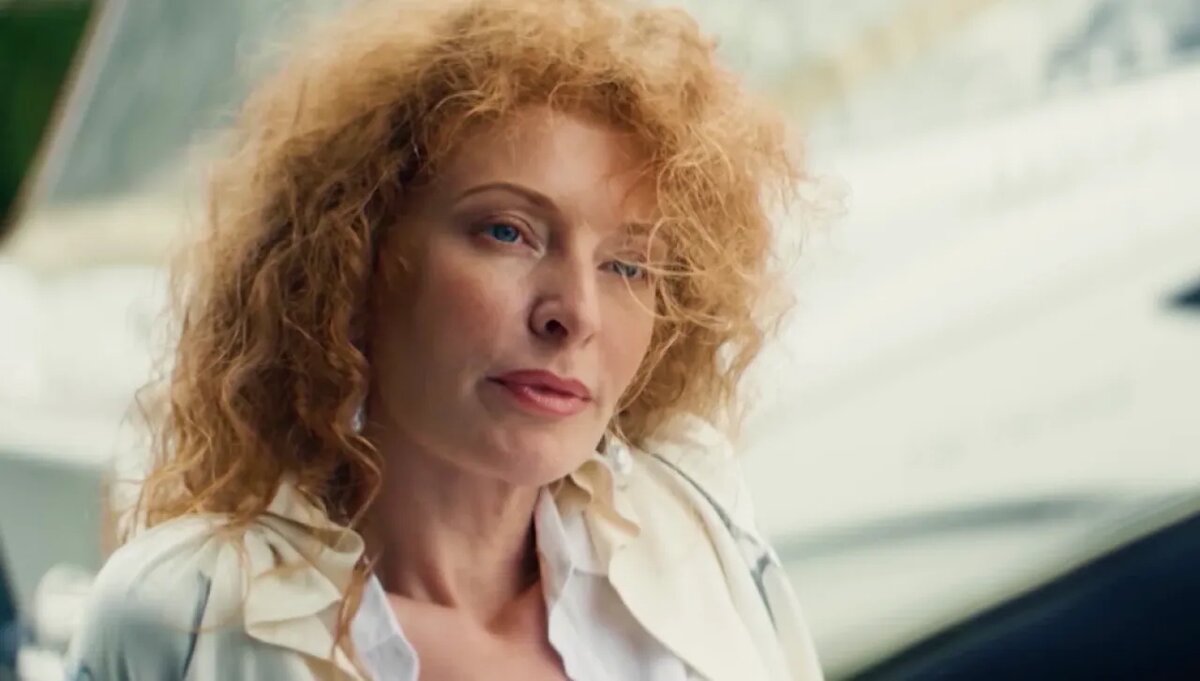 Но тут еще этот скучный персонаж