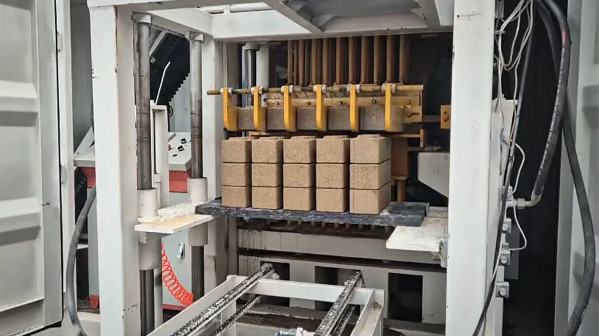 Мини-фабрика от Mobile Crisis Construction источник: MCC