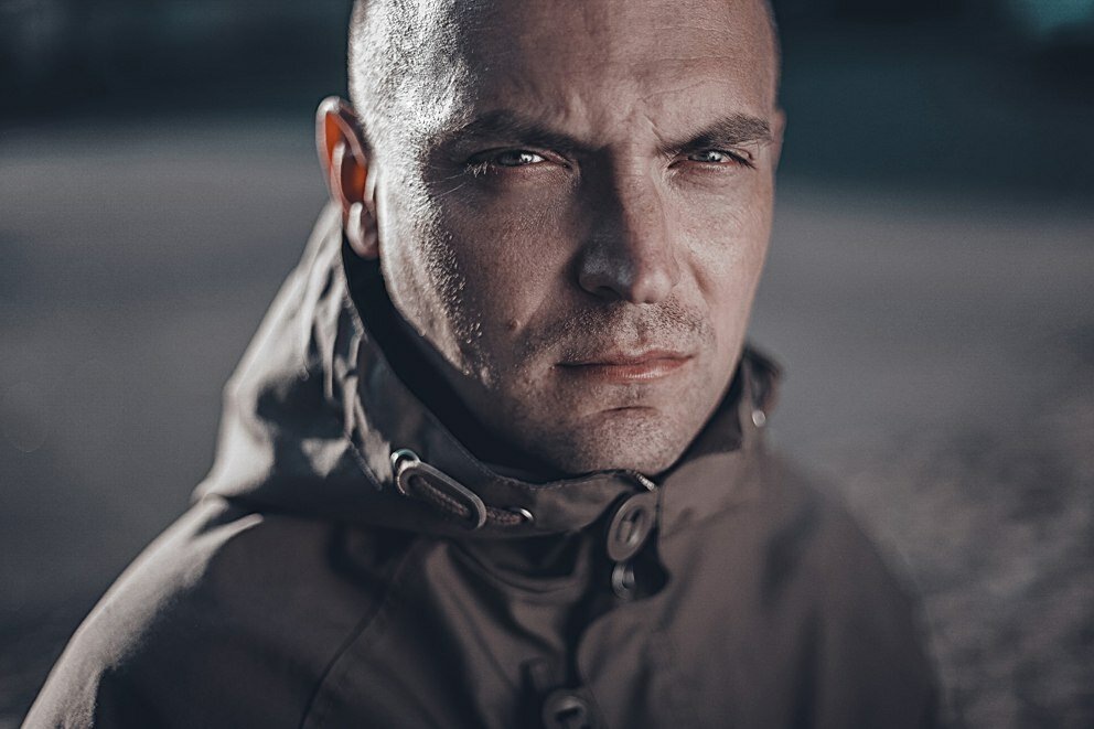 "Ведь тут Россия за окном. Ну, как Россия — Рашка, Белый туман, синие щи, красный околыш фуражки…"(с) Фото: zdorovogotovim.ru