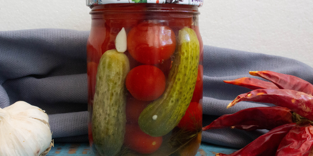 Маринованные помидоры с огурцами на зиму