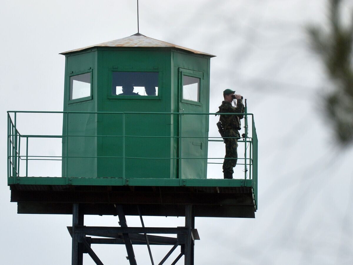    Сотрудник белорусского пограничного отряда© Sputnik / Виктор Толочко