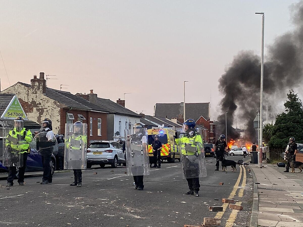    Столкновения с полицией в английском городе Саутпорт. 30 июля 2024© AFP 2024 / Roland Lloyd Parr