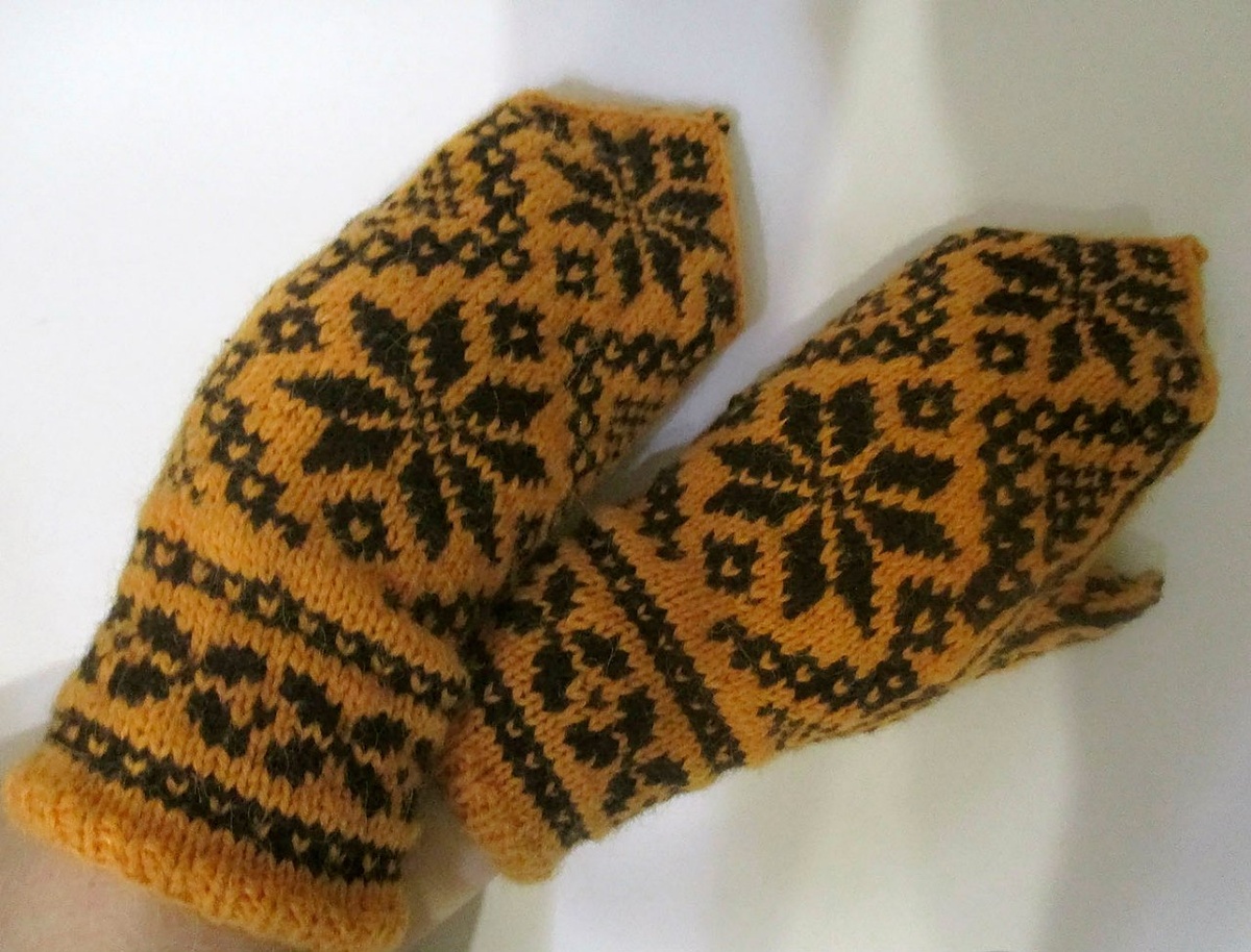 Фото моих изделий многолетней давности. Причем, не самые худшие. Про освещение мы не слышали, не.