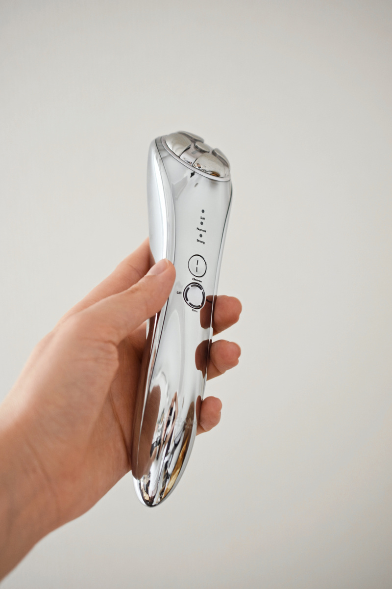 Бьюти-аппарат для лица AXXZIA Mate For Face