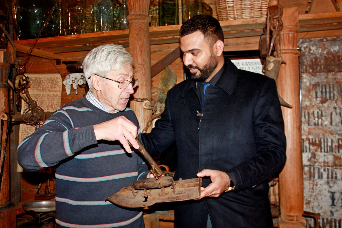 В фото-избу заходят даже гости из далёких стран