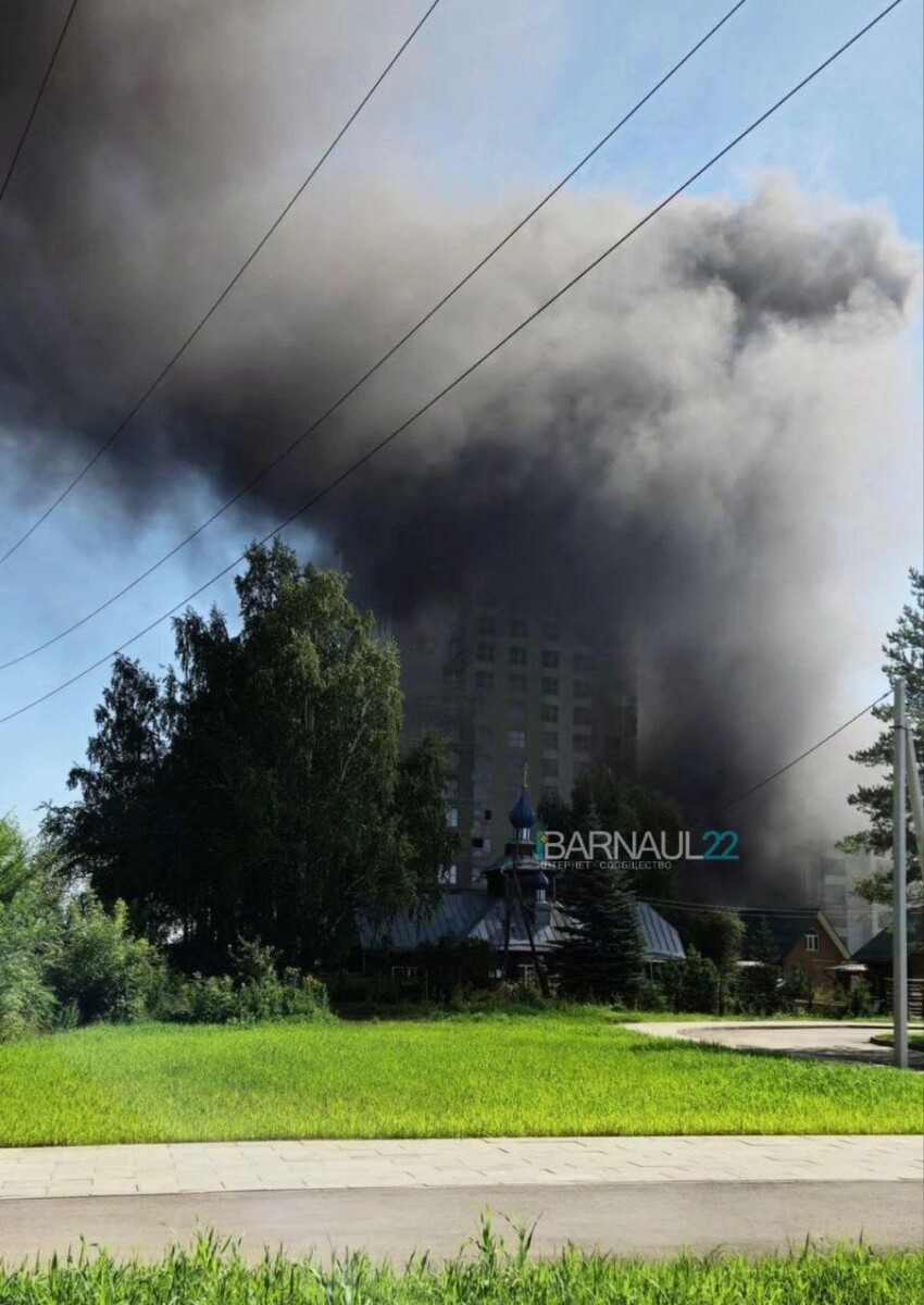    Пожар в доме на Южном. Источник: t.me/barnaul22official