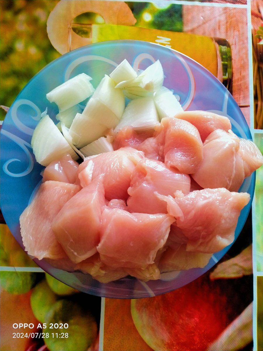 Куриное филе и лук