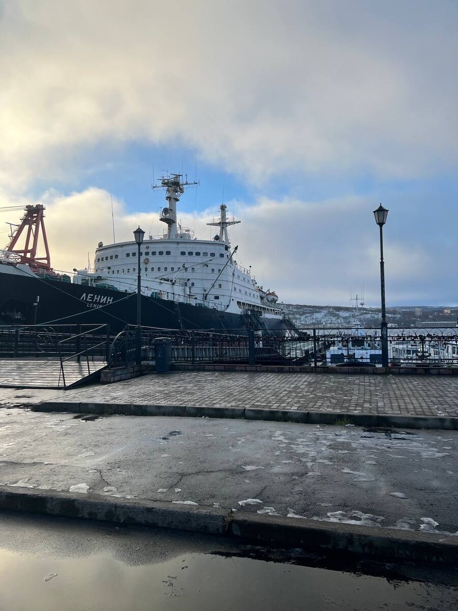 А ещё мы поразились, какой ледокол величественный, и полюбовались видами на Баренцево море. Фото из личного архива