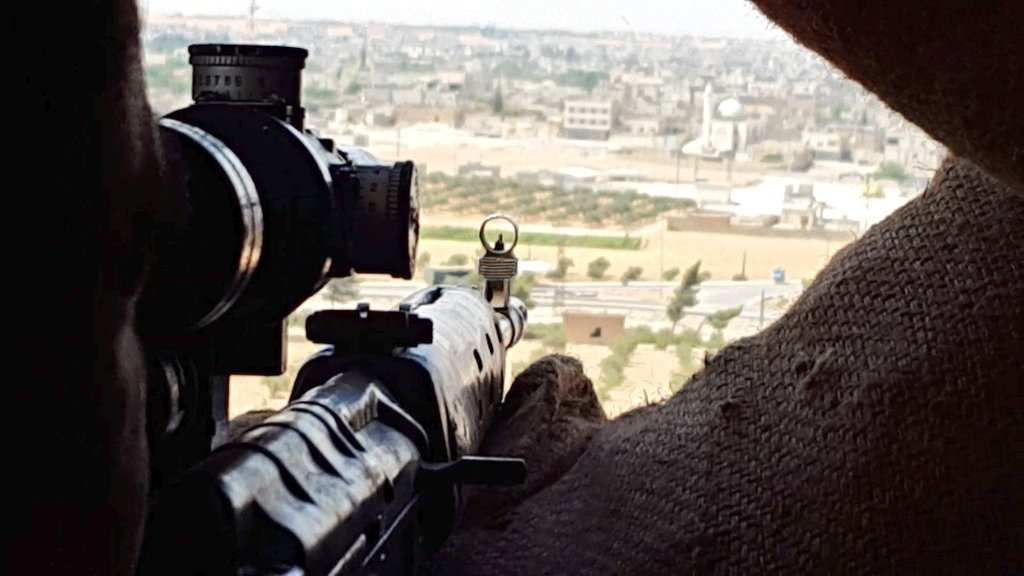 Снайпер в сирии. Покажи как в сирии убивают снайпера боевиков.