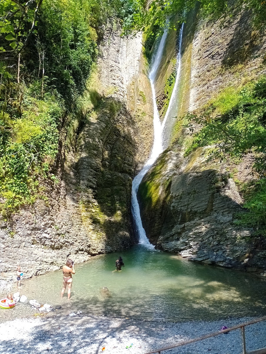 Фотосессия на водопаде, вид сверху)) Фото автора