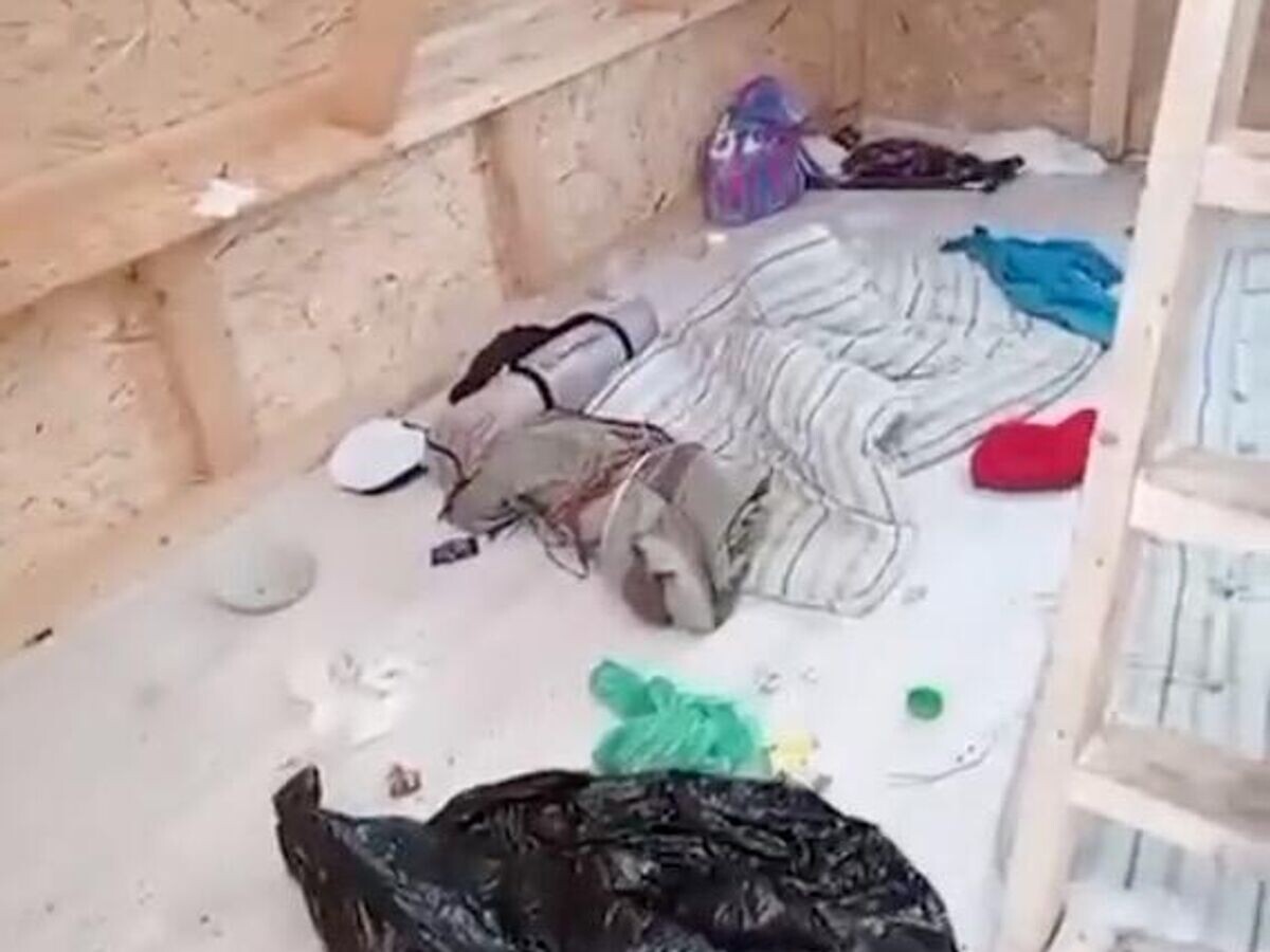    Одна из комнат, в которой жили дети на острове Аскольд в Приморье © Кадр видео из соцсетей