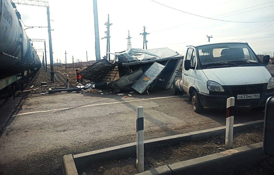 Фото из паблика «О чем говорят в Омске», 24 апреля 2023 года.