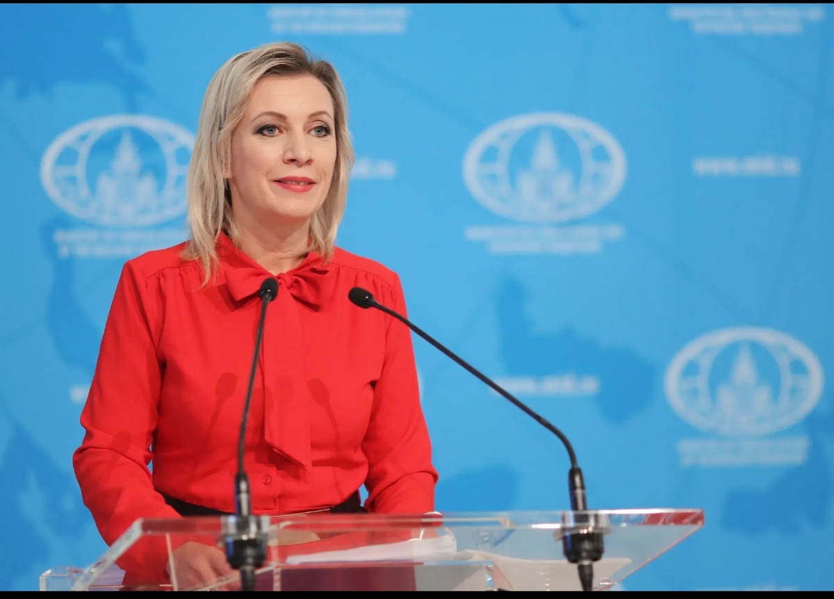 Официальный представитель МИД РФ Мария Захарова в эфире радио Sputnik оценила отношения эстрадной певицы Аллы Пугачевой с народом.

Дипломат прокомментировала заявление Министерства юстиции России о недостаточности оснований для признания артистки иностранным агентом.

Она вспомнила интервью композитора Микаэла Таривердиева, в котором он отмечал, что с первой встречи его поразили артистические данные Пугачевой, но затем «что-то сломалось». «Что-то сломалось в ее отношениях не только с Таривердиевым, но и с величайшим [поэтом Ильей] Резником. И так ломалось с очень многими, и они об этом говорили потом, говорили деликатно, разочарованно. Но вот что-то сломалось теперь уже на глобальном уровне — у нее с народом», — сказала Захарова.

При этом представитель МИД подчеркнула, что произведения исполнительницы останутся — их будут слушать и перепевать.