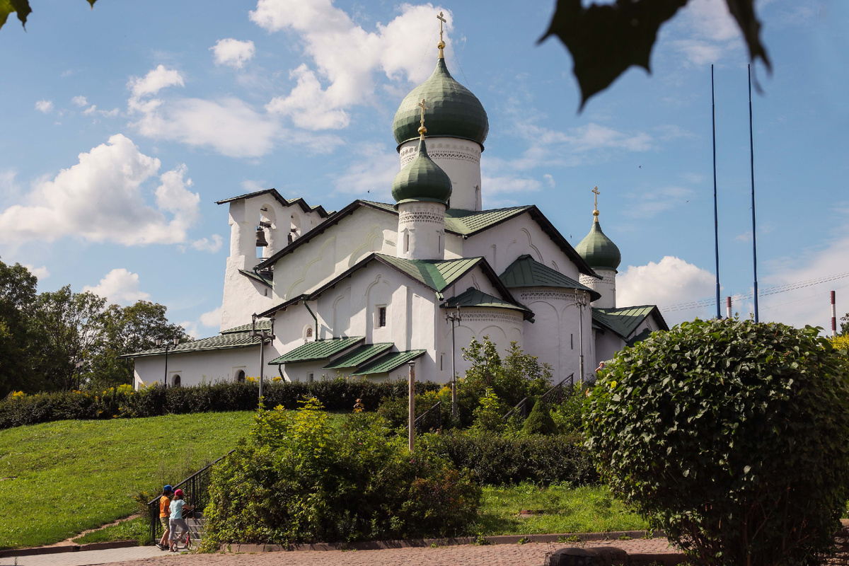 Церковь Богоявления со звонницей