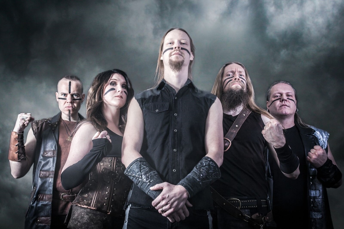 Ensiferum (лат. «меченосец», «вооружённый мечом») — финская фолк-метал-группа, основанная в 1995 году. Участники группы характеризуют свой стиль как «мелодичный фолк-метал»