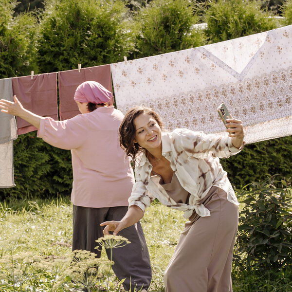     Елена Лядова и Денис Шведов снимаются в девчачьей версии «Тимура и его команды»