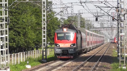 Электровоз ЭП20-075 с двухэтажным пассажирским поездом 017А Петрозаводск - Москва