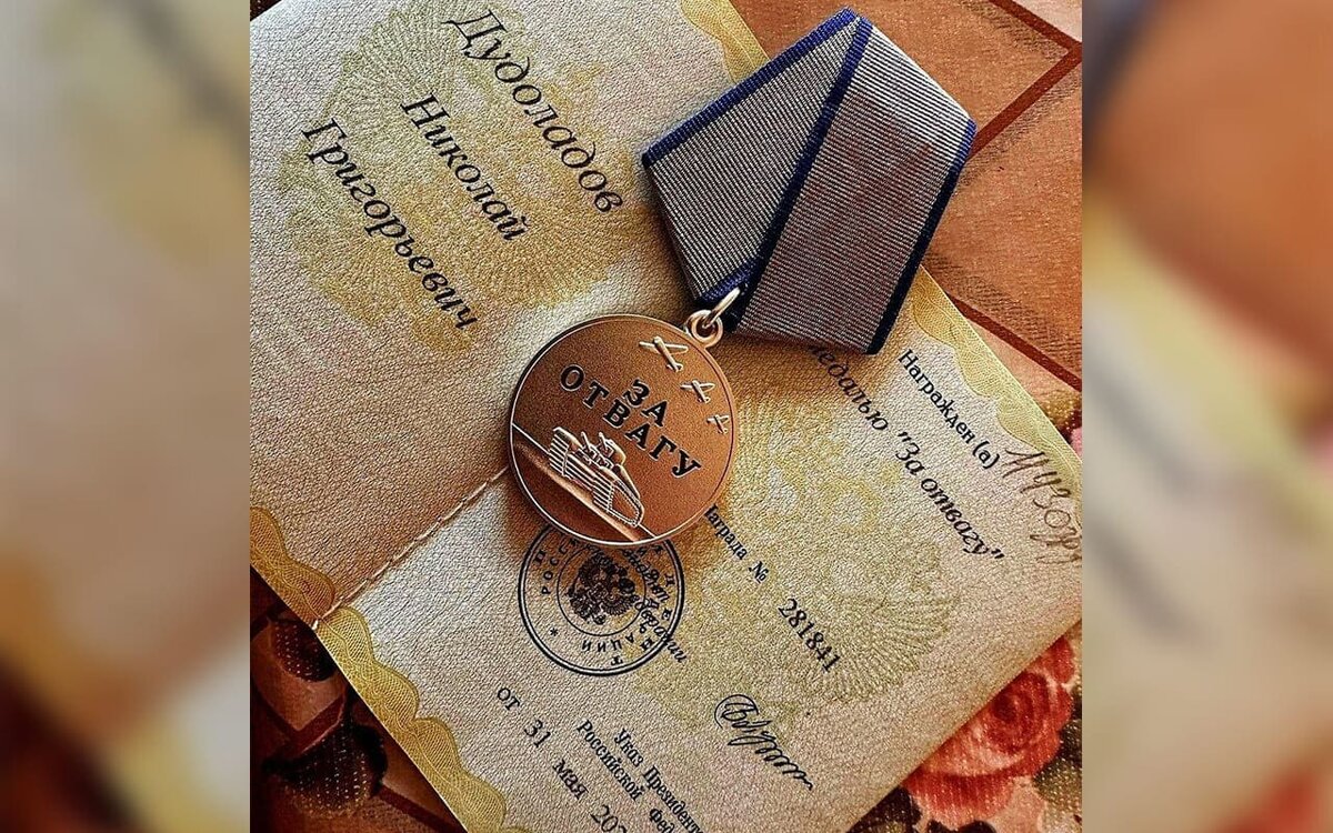    Участника боев в Макеевке из Воронежской области наградили медалью «За отвагу» телеграм-канал Юрия Матузова