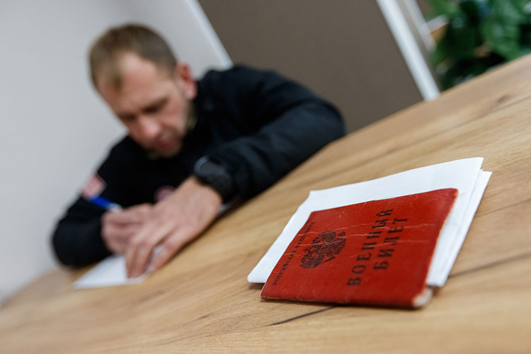    Уходящие на СВО через Татарстан разово могут набрать выплат до 1,8 млн рублей.   
Фото: «БИЗНЕС Online»