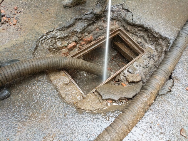    В Иванове устраняют последствия подтоплений