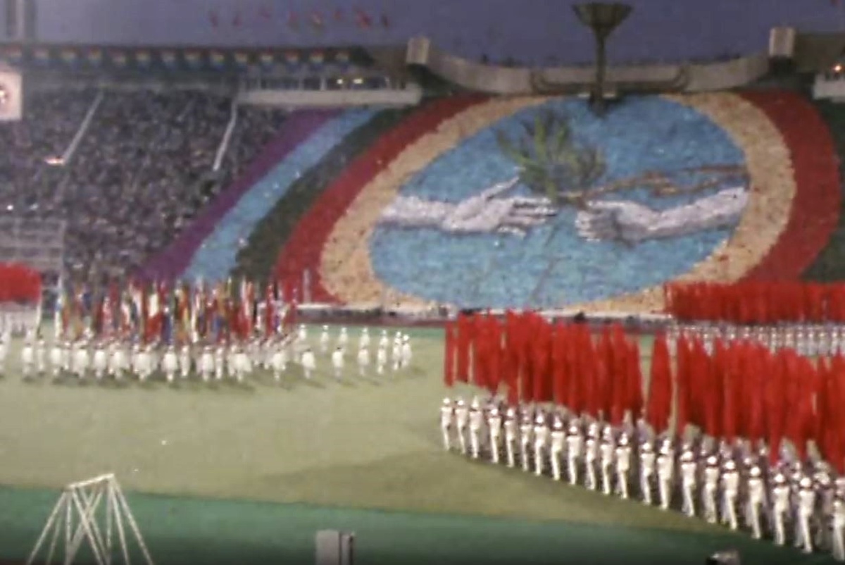 Кадр из документального фильма "Карнавал в Лужниках" (1986)