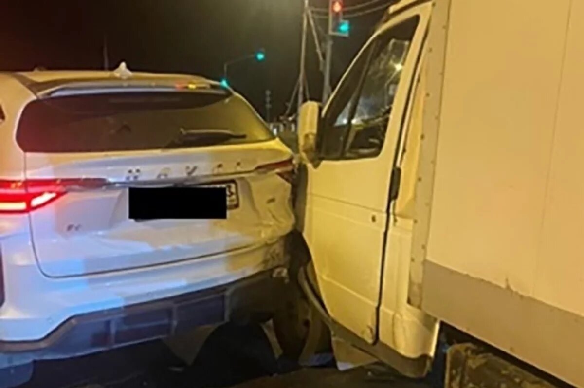    Под Сызранью грузовик врезался в кроссовер, пострадала 12-летняя девочка