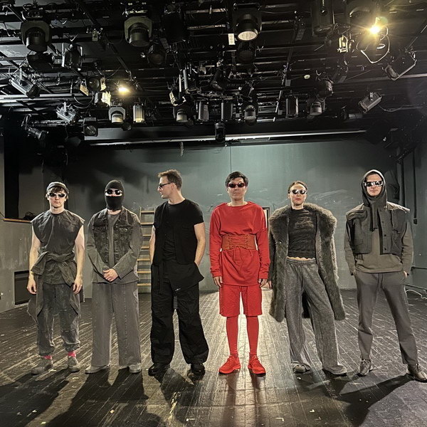     «Желтую стрелу» по повести Виктора Пелевина покажут в Театре на Таганке