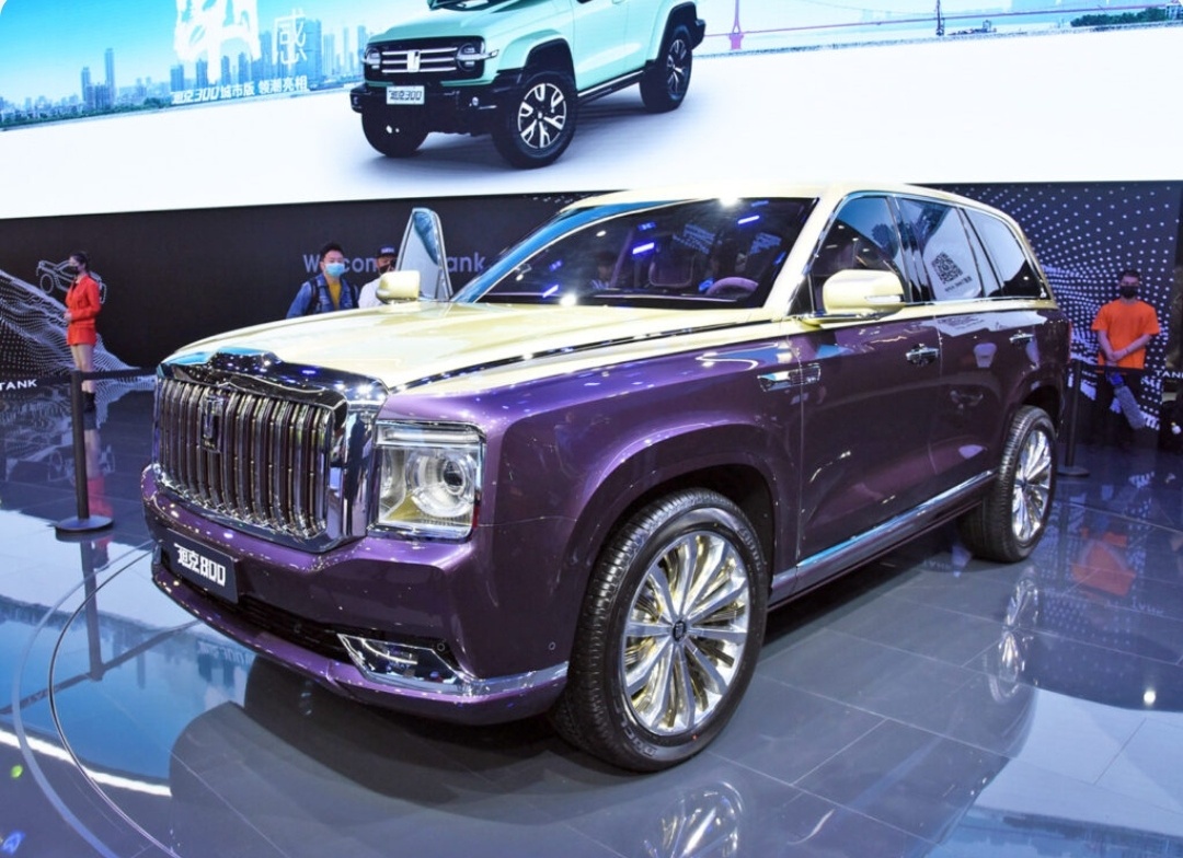  Сразу бросается двух цветные кузов. Обычно мы привыкли видеть данную раскраску на премиальных автомобилях, что ж выглядит неплохо.