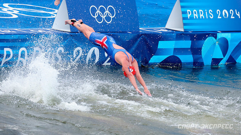    Триатлон с заплывом в Сене все-таки состоялся.Дарья Исаева