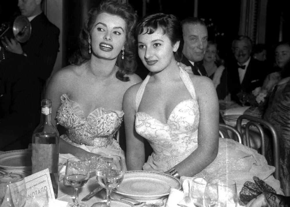 Софи с сестрой