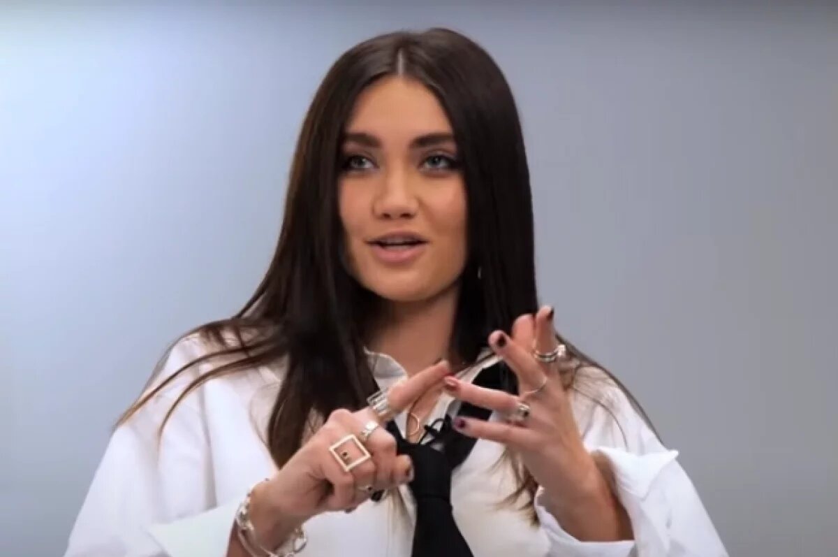    Жена игрока «быков» Смолова рассказала, как чувствует себя в отношениях