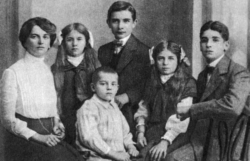 Инесса Арманд с детьми, 1909 г. Фото из открытых источников