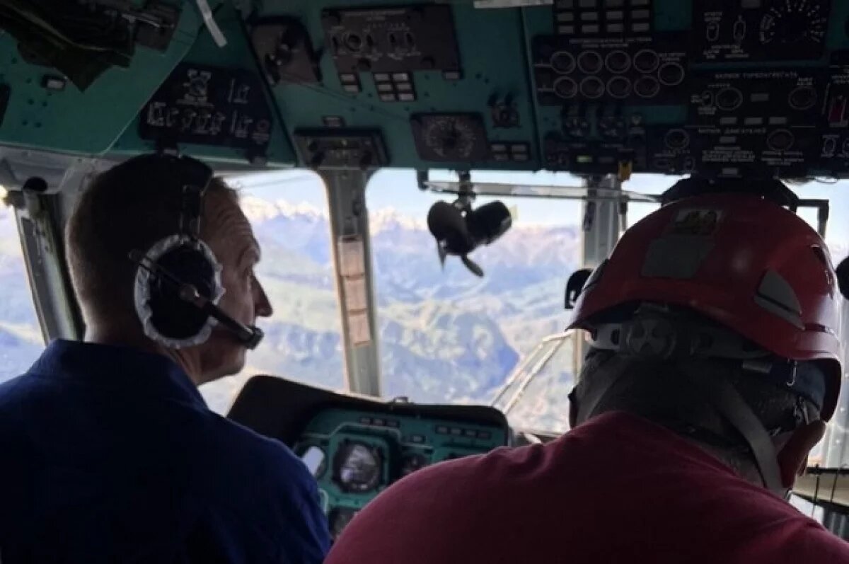    Спасатели КБР на вертолёте эвакуировали тела двух погибших альпинистов