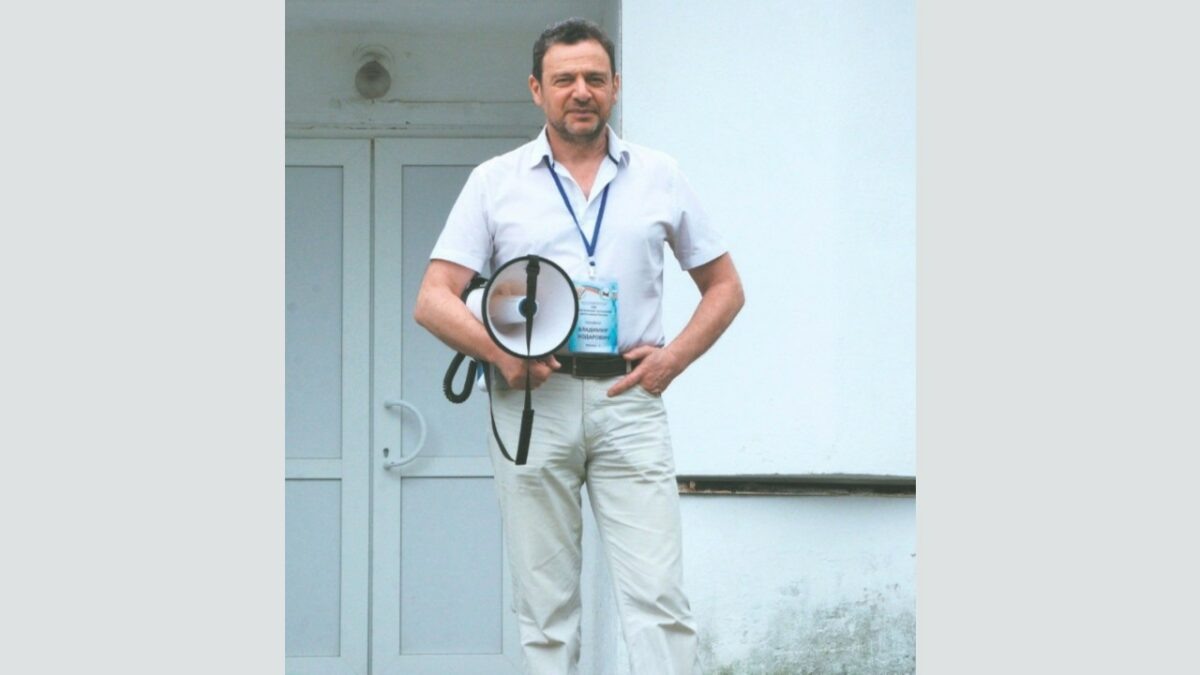    Владимир Головнер объявляет о начале занятий