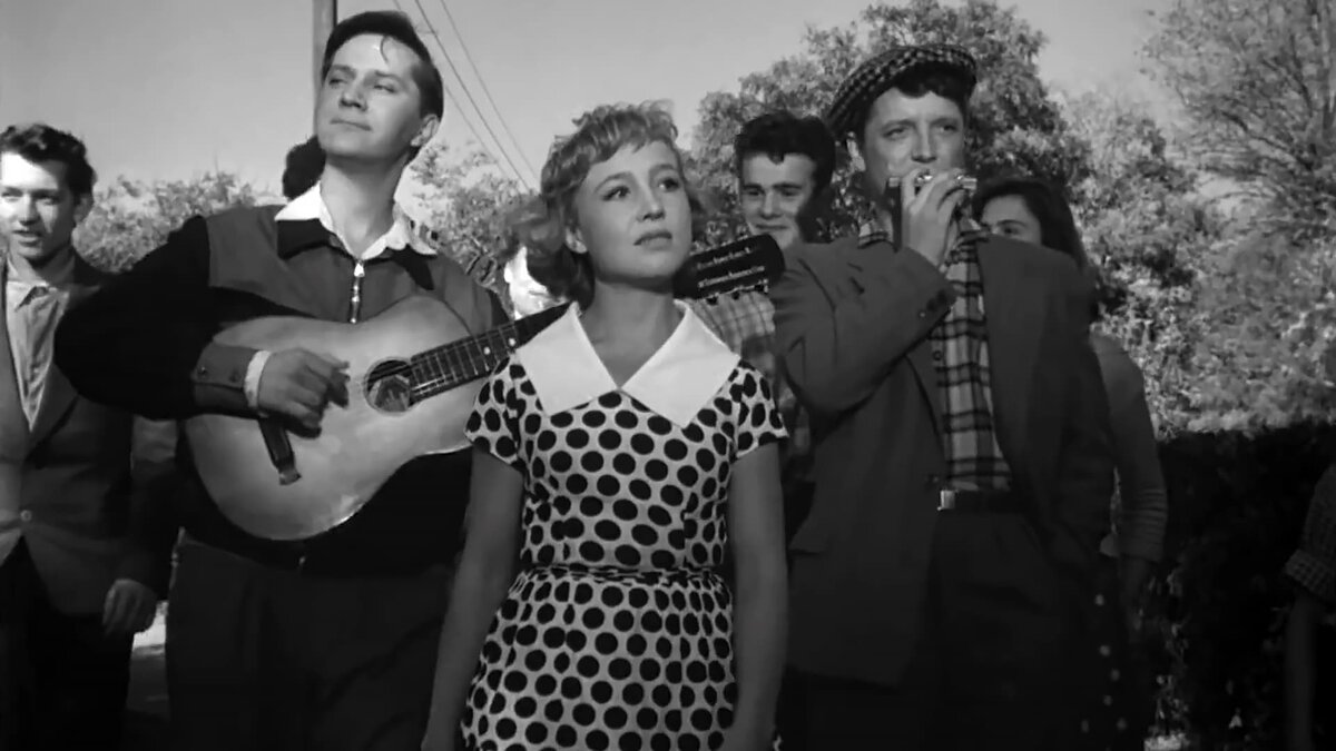 Алексей Кожевников, Надежда Румянцева и Юрий Белов. Кадр из фильма "Неподдающиеся". 