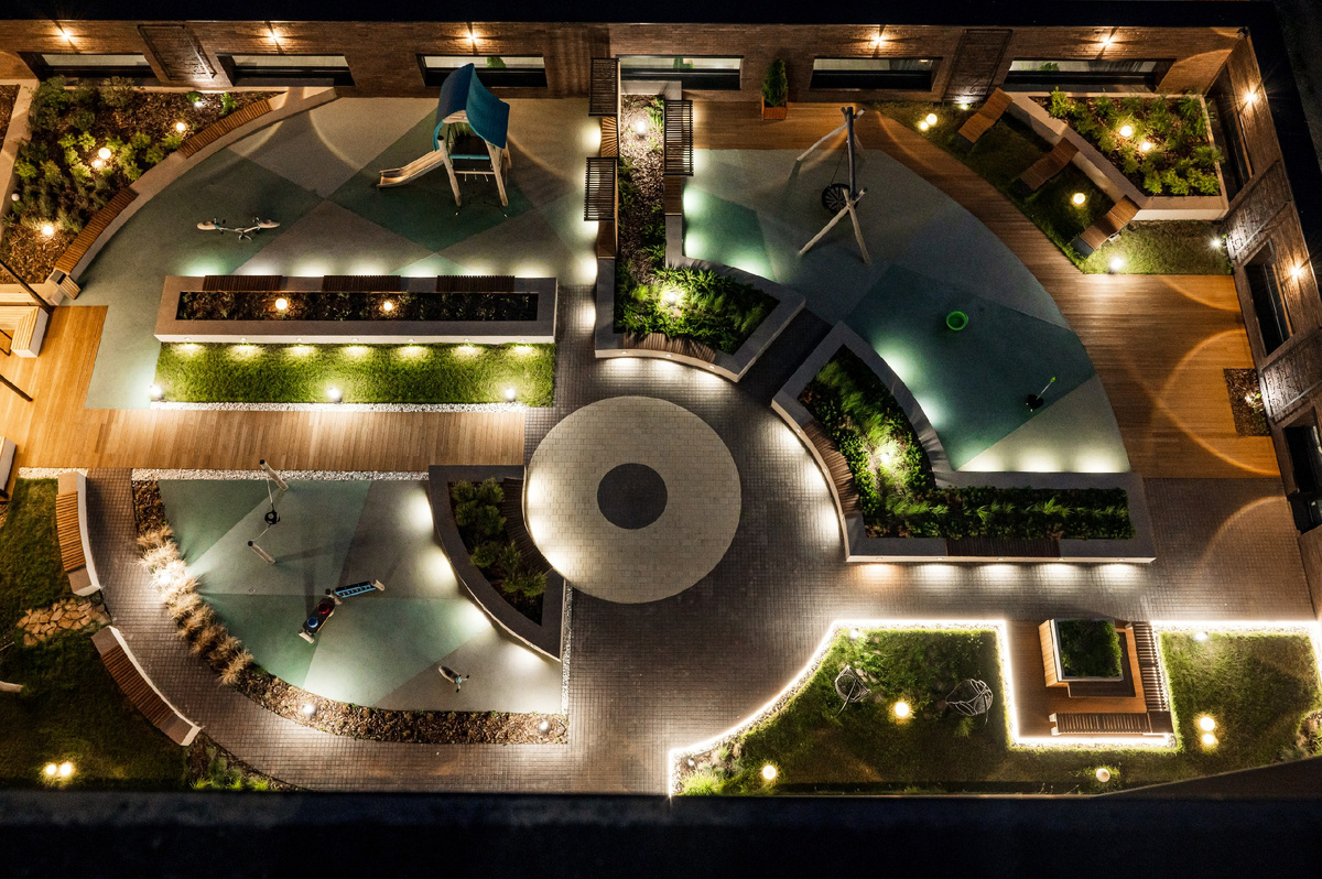 Двор-парк на стилобате жилого квартала "НАСЛЕДИЕ"