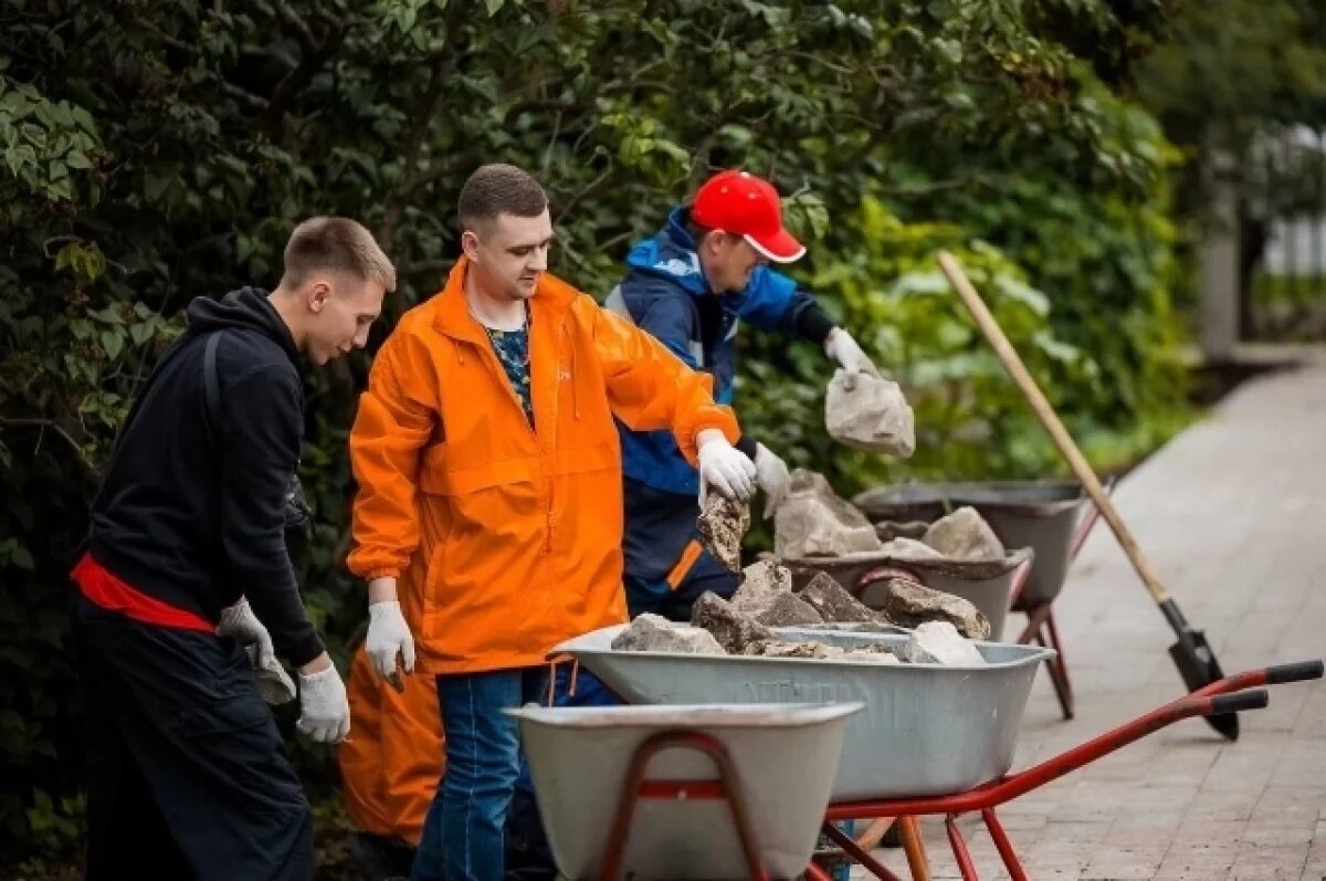    В Перми волонтёры помогли привести в порядок ботсад ПГНИУ