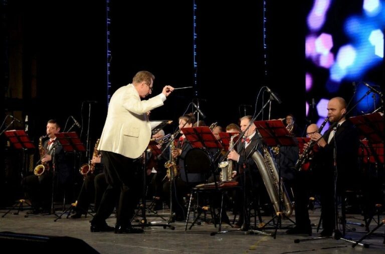    «Четверги у Ростроповичей»: выступит Оренбургский оркестр духовой и джазовой музыки Андрей Севостьянов