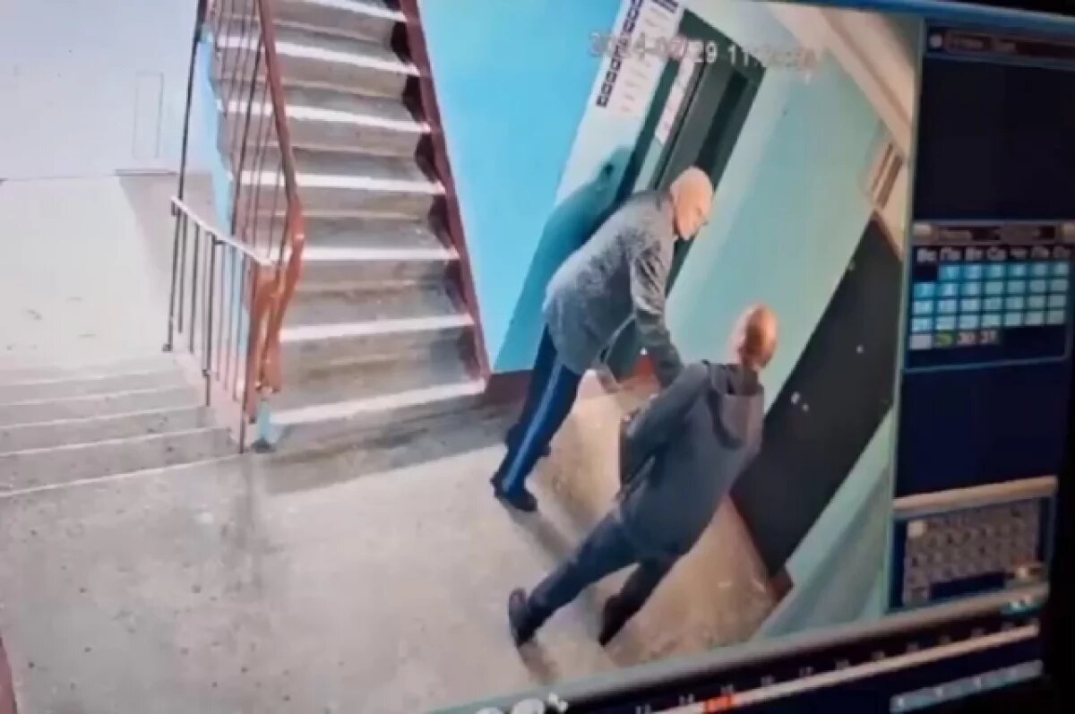    В Перми арестовали мужчину, избившего в лифте пенсионера ради продуктов