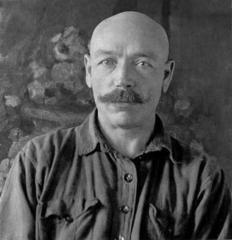 Кузьма Петров-Водкин времен преподавания в Петрограде. Источник: https://www.scoopnest.com/ru/user/Xudozhnikipoeti/917617593086771200-odin-iz-redkikh-fotoportretov-kuzmy-petrova-vodkina-vremen-prepodavaniya-v-petrograde.