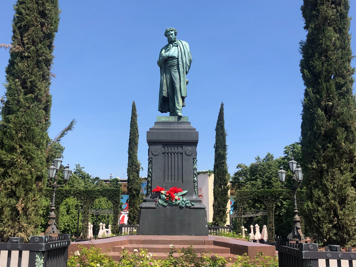 Памятник А.С. Пушкину в Москве. Скульптор А.М. Опекушин, 1880. 