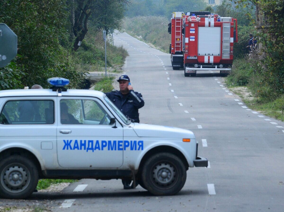    Автомобили полиции и пожарных в Болгарии© AP Photo