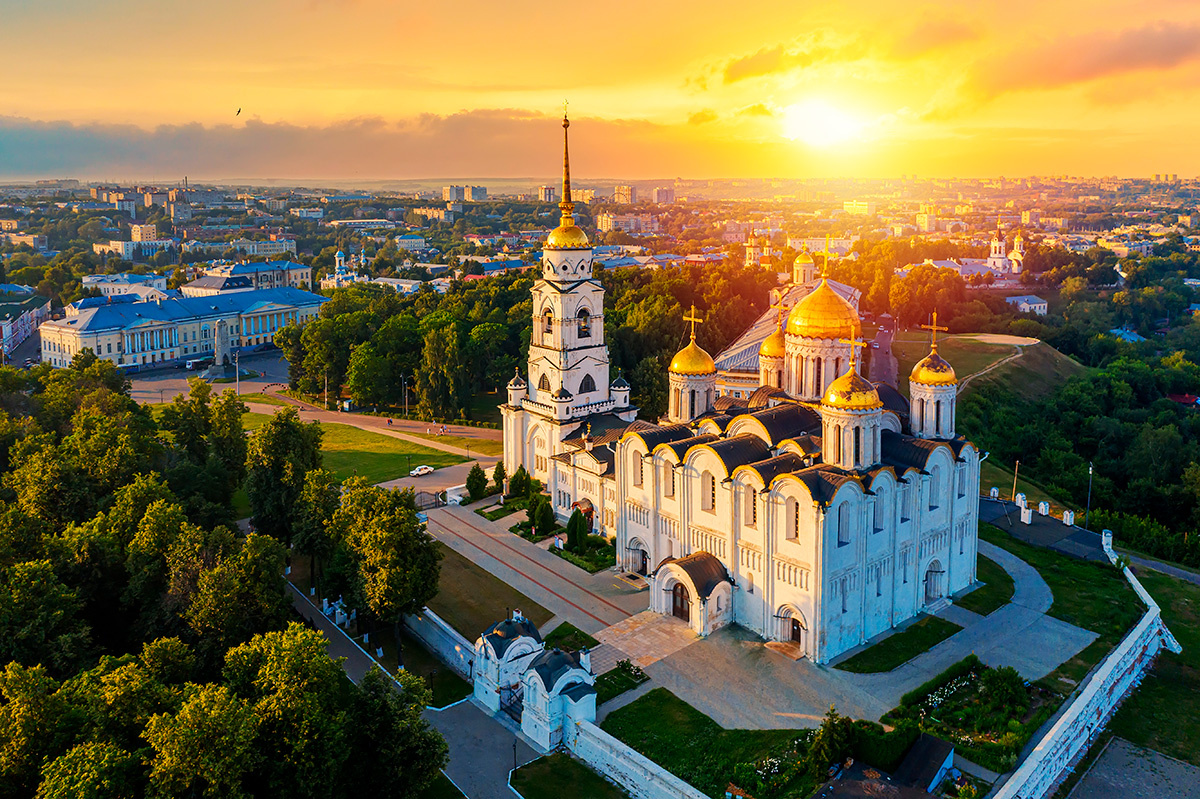 Nick N A / Shutterstock / FOTODOM📷Успенский собор в центре города Владимир