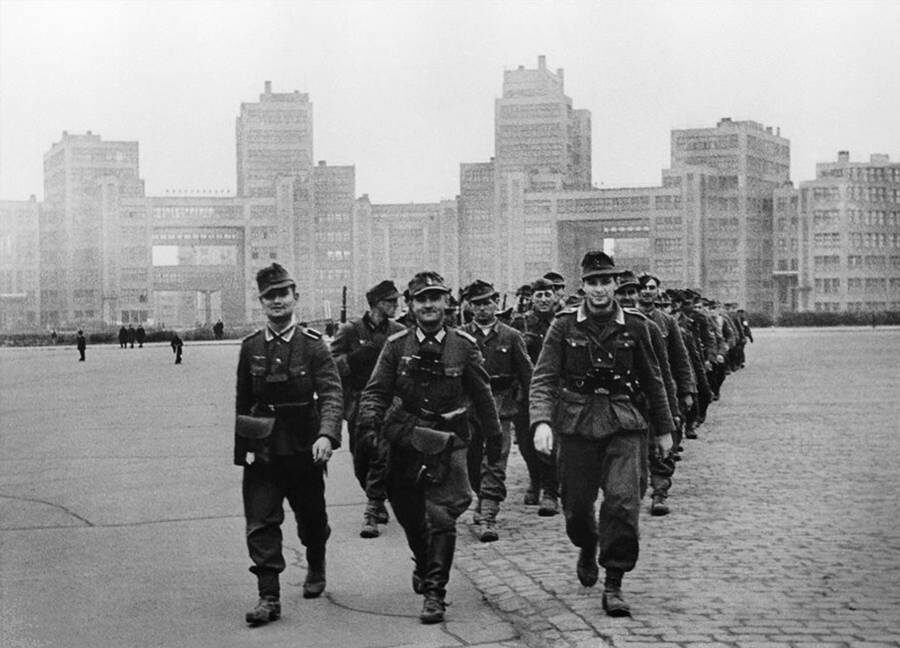 Немецкие войска захватили третий по величине индустриальный центр СССР — город Харьков