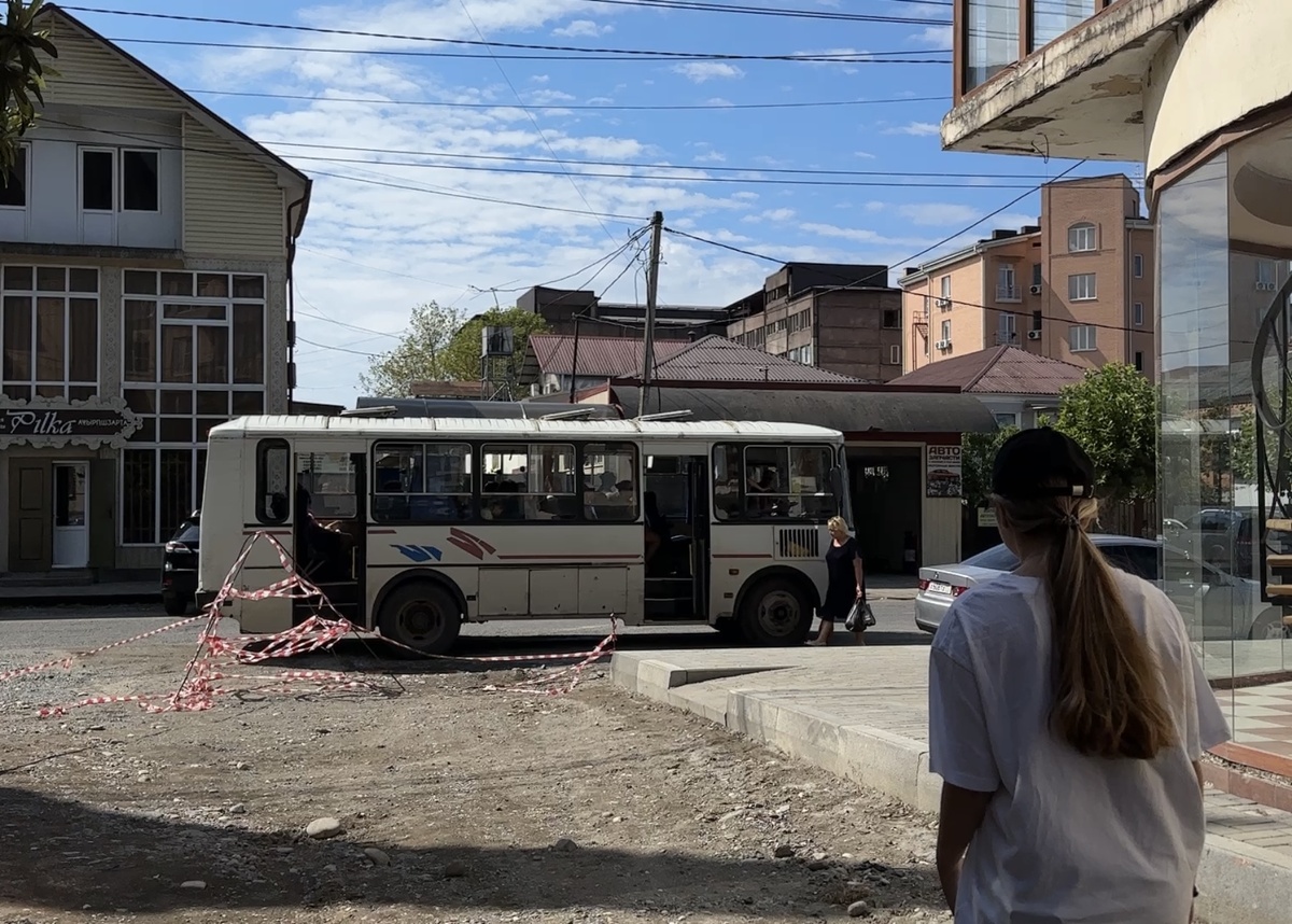 Автобус приехал к указанному адресу