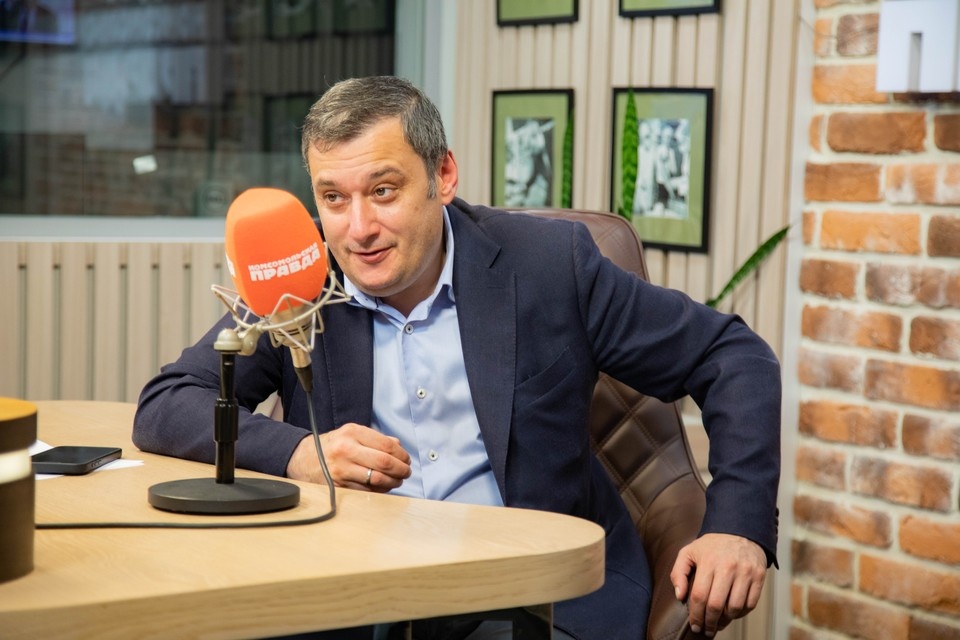    Депутат Александр Хинштейн. Оксана ЗУЙКО